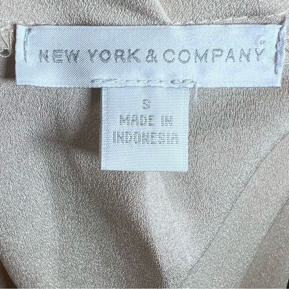 New York & Company tan pleated top size small - Picture 4 of 5